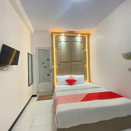 OYO 1351 Tanggulasi Resto&Residence Syariah Magetan Bagian luar foto