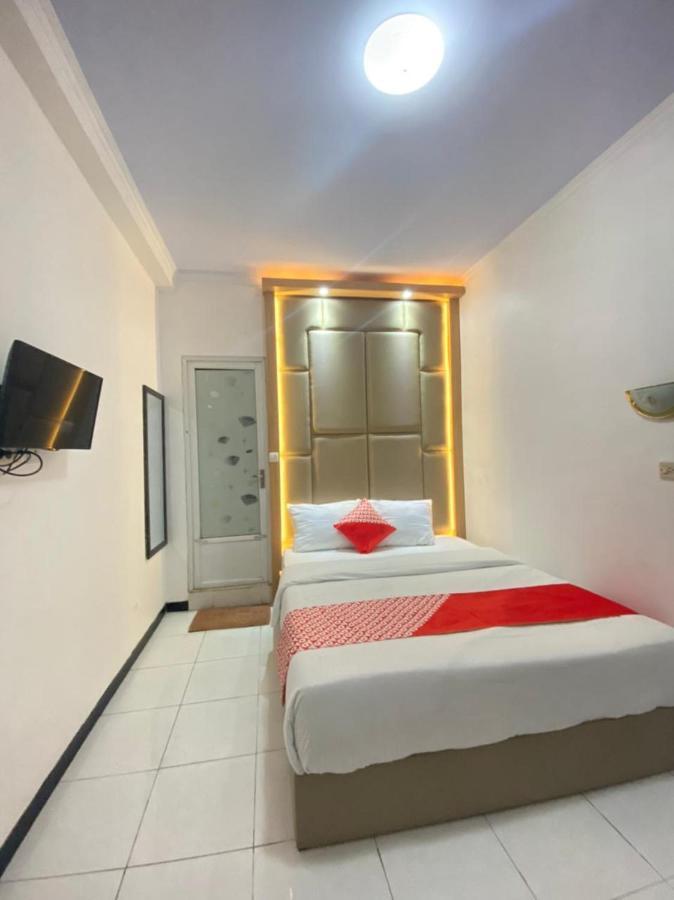 OYO 1351 Tanggulasi Resto&Residence Syariah Magetan Bagian luar foto