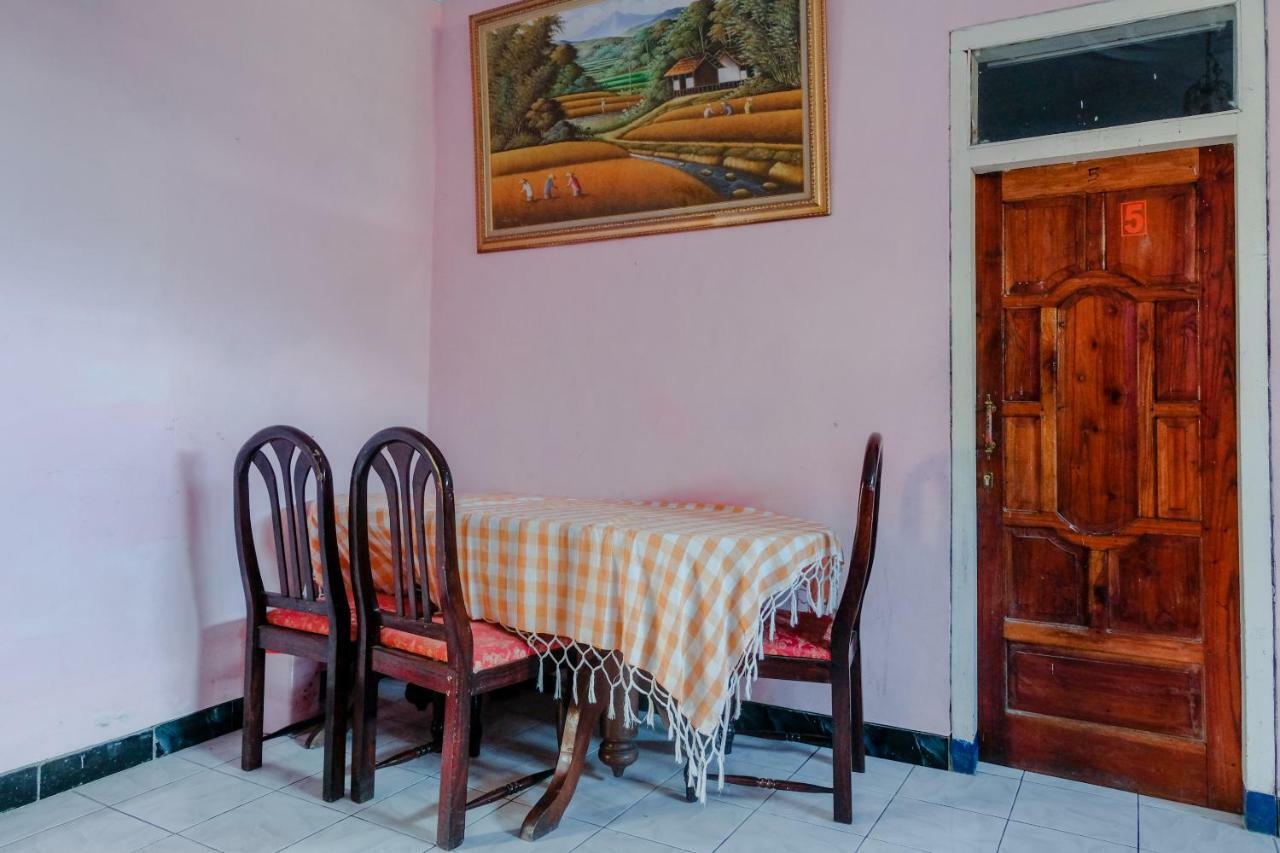 OYO 1351 Tanggulasi Resto&Residence Syariah Magetan Bagian luar foto