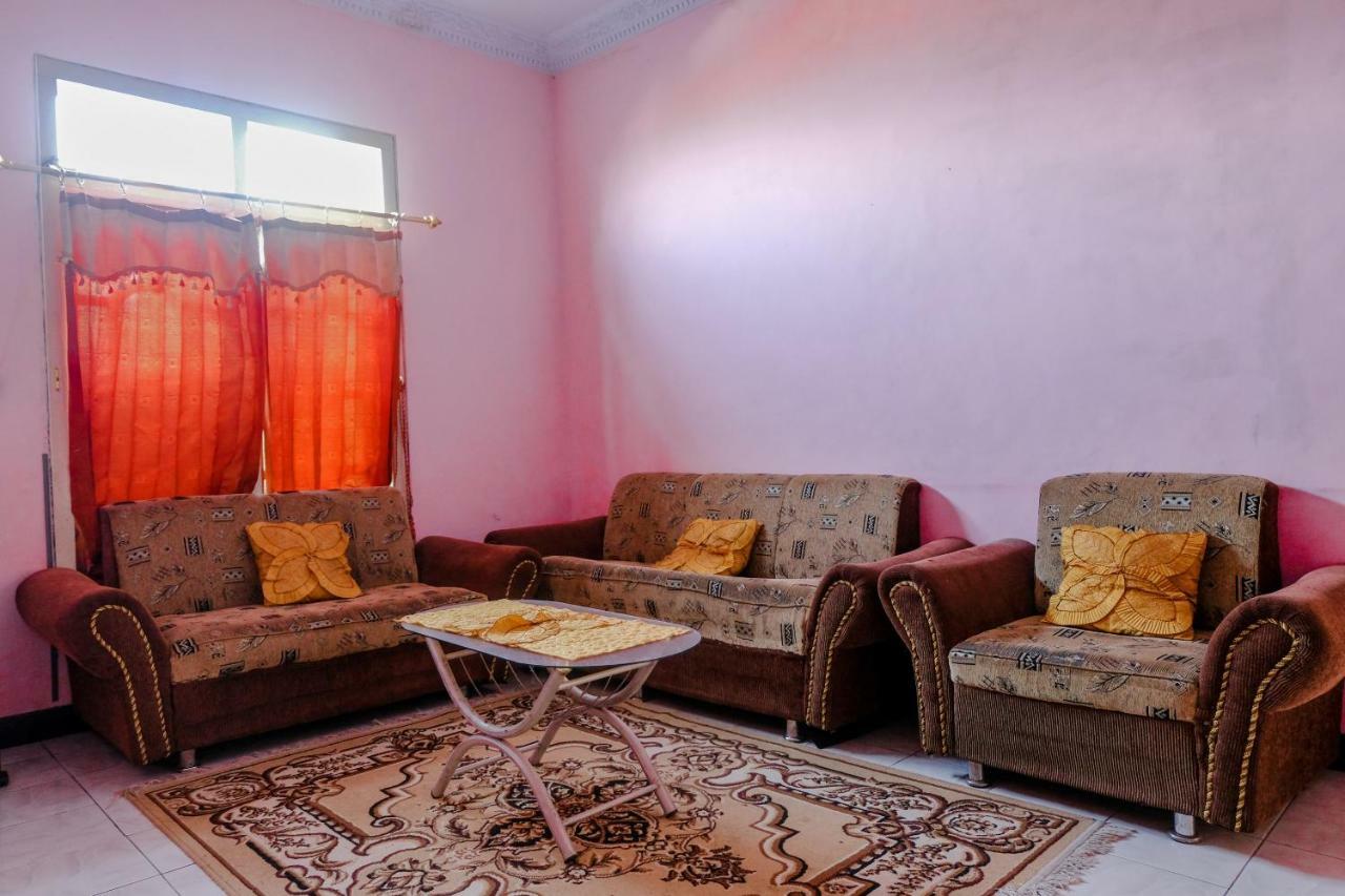 OYO 1351 Tanggulasi Resto&Residence Syariah Magetan Bagian luar foto