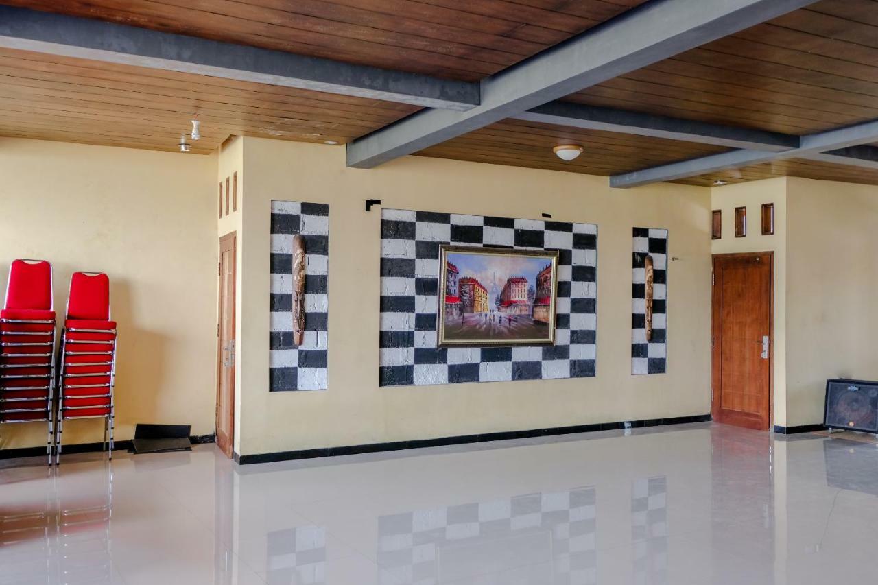 OYO 1351 Tanggulasi Resto&Residence Syariah Magetan Bagian luar foto